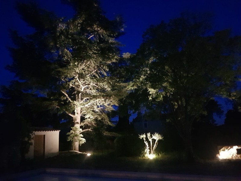 Aménagement d’un Eclairage Jardin pilotable à distance sur Apt dans le 84