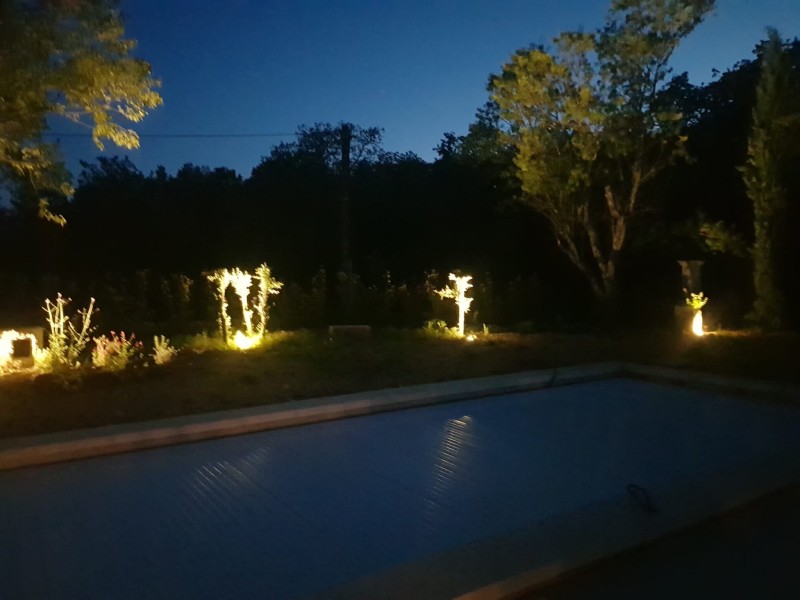 Aménagement d’un Eclairage Jardin pilotable à distance sur Apt dans le 84